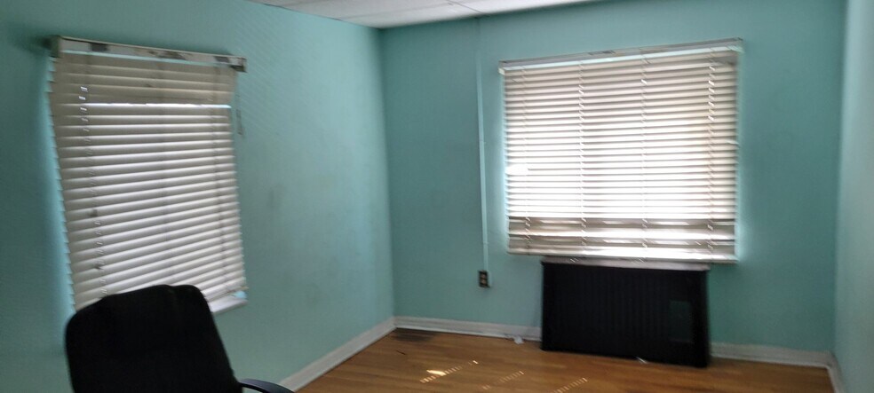 Building Photo - 11 W Hampden Ave