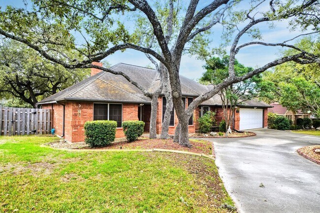 Building Photo - Executive Home in Greenshire with Luxurious Updates and Spacious Outdoor Living - Agent Commissio...