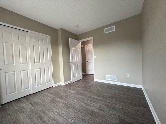 Building Photo - 1301 Hill Park Ct