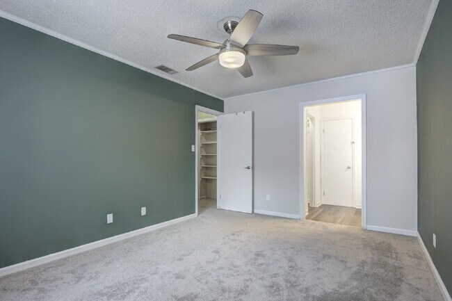 Building Photo - Townhome on Southside