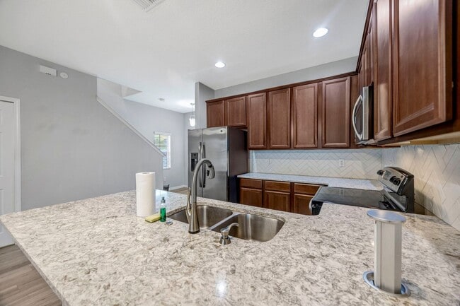 Building Photo - 6705 Holly Health Dr