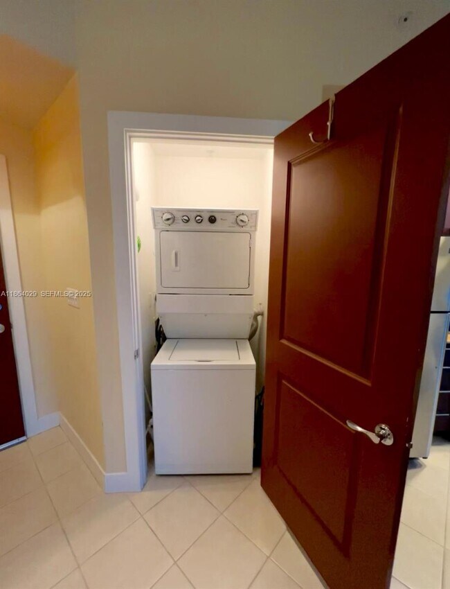 Building Photo - 315 NE 3rd Ave