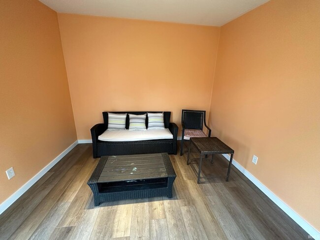 Building Photo - 3825 E Devonshire Ln