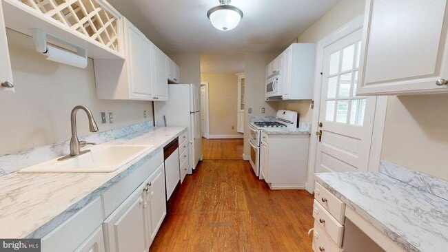 Building Photo - 15 E Custis Ave