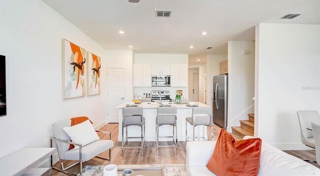 Building Photo - 8044 Gulfstream Ct