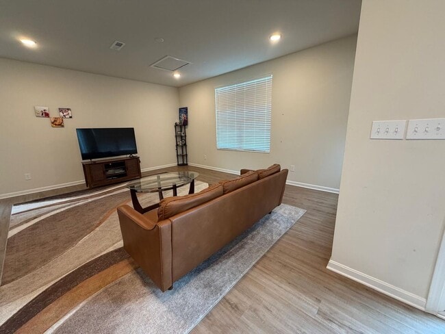Building Photo - Beautiful, new cul-de-sac home!
