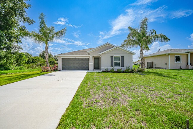 Building Photo - "Modern 3-Bedroom, 2-Bath in Charlotte Har...