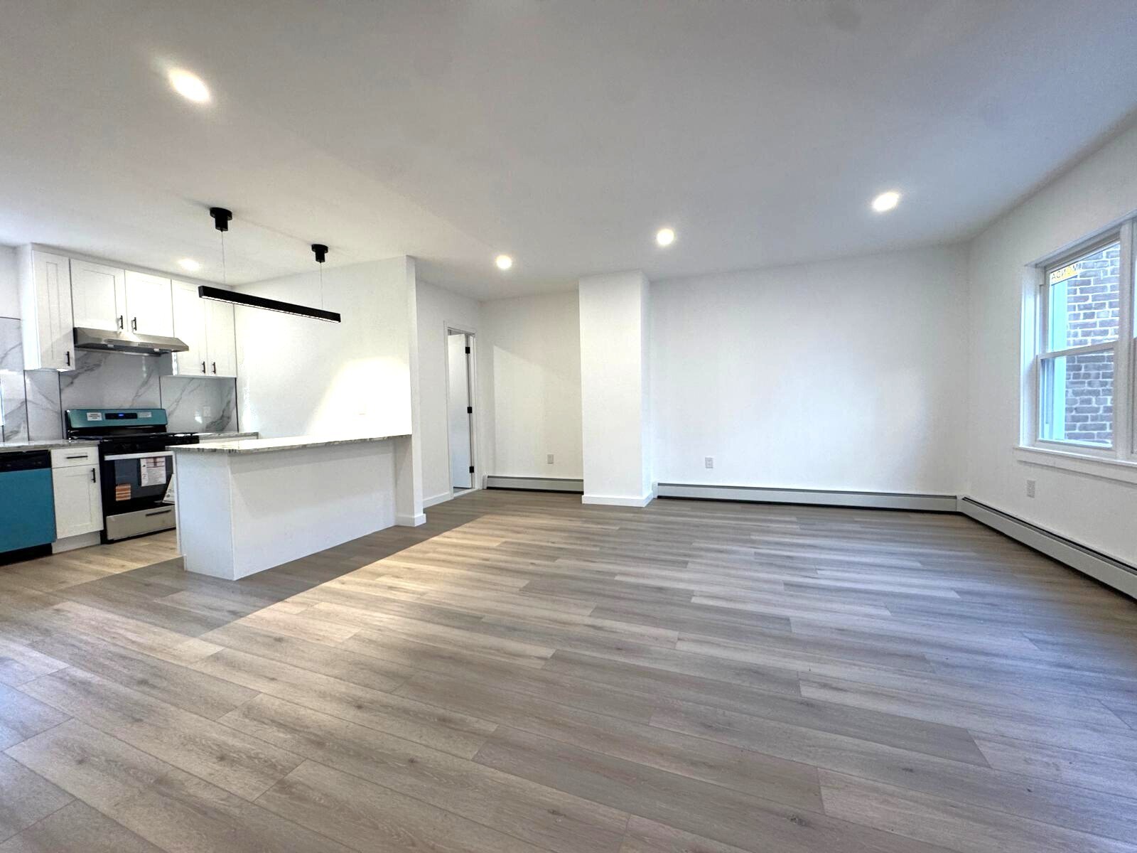 Building Photo - 198 28th St