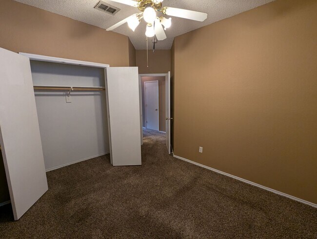 Building Photo - 3 Bedroom Home in West Fort Worth