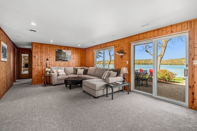 Building Photo - 2120 Walleye Ln