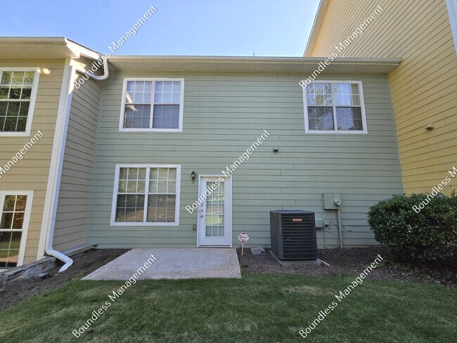 Building Photo - 250 Amal Dr SW
