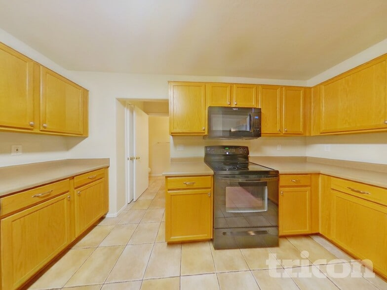 Building Photo - 1388 S Portland Ave