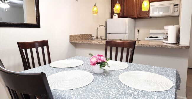 Building Photo - 4727 W Alabama St