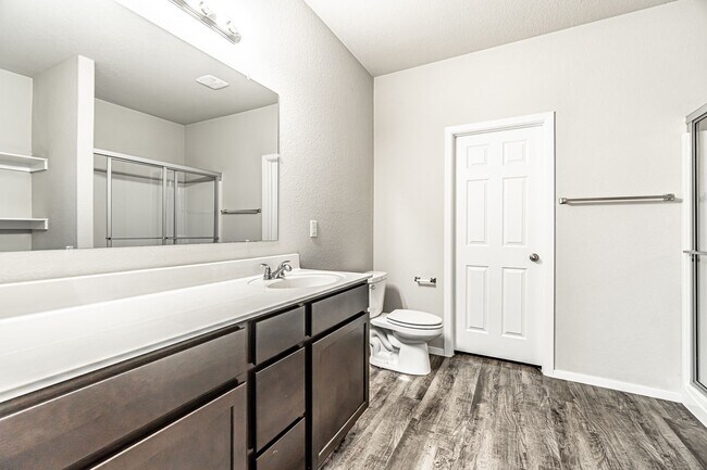 Building Photo - Welcome to this stunning 3-bedroom, 3-bathroom home located in the heart of Bentonville