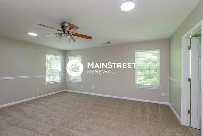 Building Photo - 3 Bedroom Pet-Friendly Home in Charlotte, NC with Main Street Renewal
