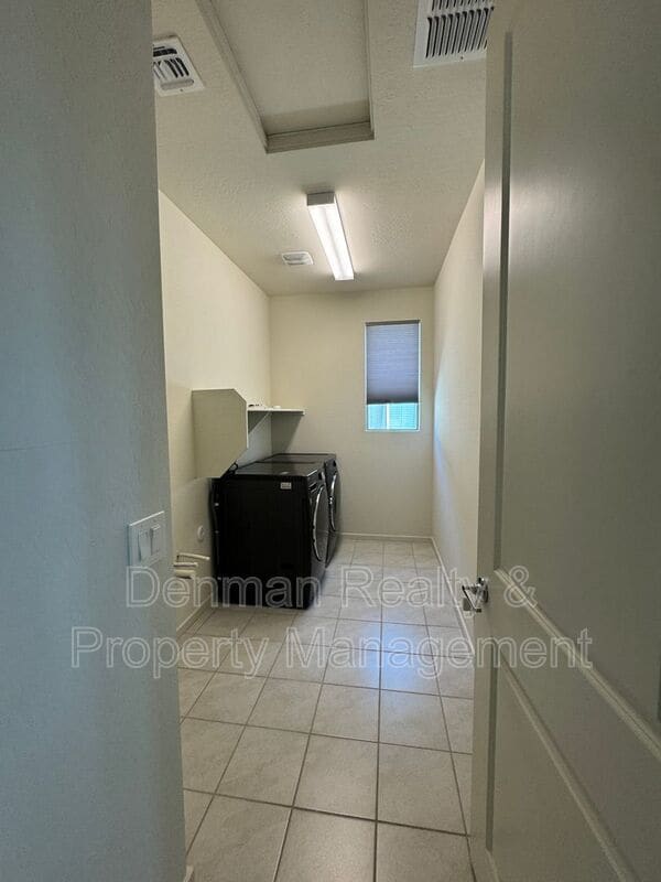 Building Photo - 3540 E Tina Dr