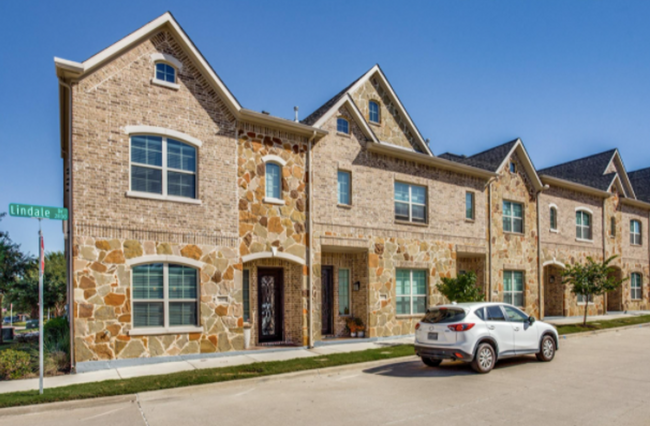 Building Photo - 3BR/2.5BA Townhouse in Carrollton For Lease!