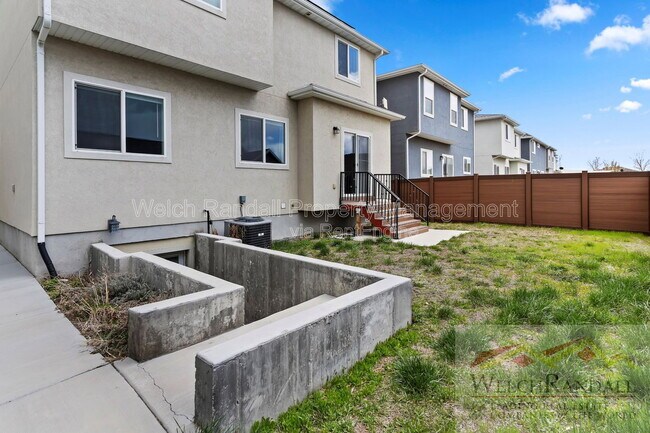 Building Photo - 433 N 100 W