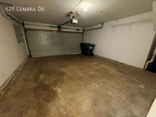 Building Photo - 629 Cembra Dr