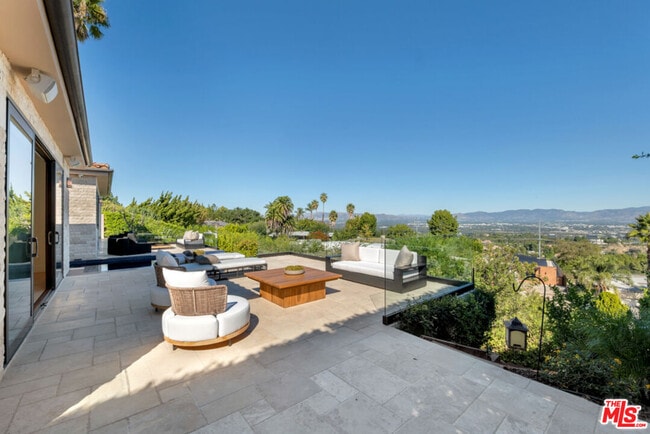 Building Photo - 3116 Elvido Dr