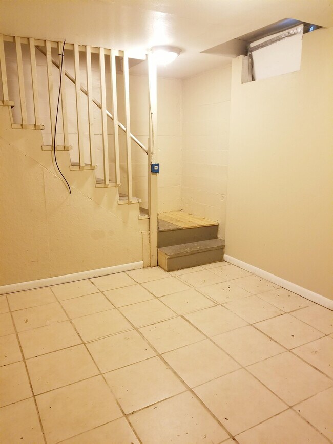 Building Photo - 5104 E Pawnee St