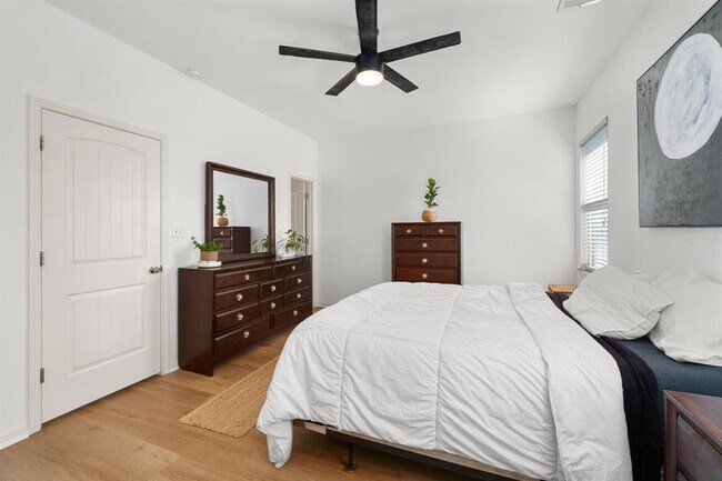 Building Photo - 4613 Graceful Ln