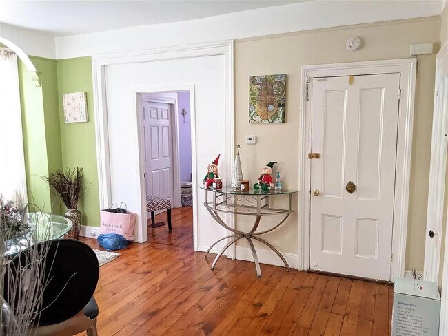 Building Photo - 41 Hutton St