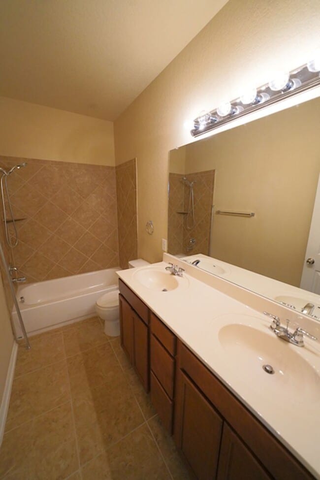 Building Photo - Beautiful home now available in the coveted Riata subdivision of Schertz, TX! Realtor Commission:...