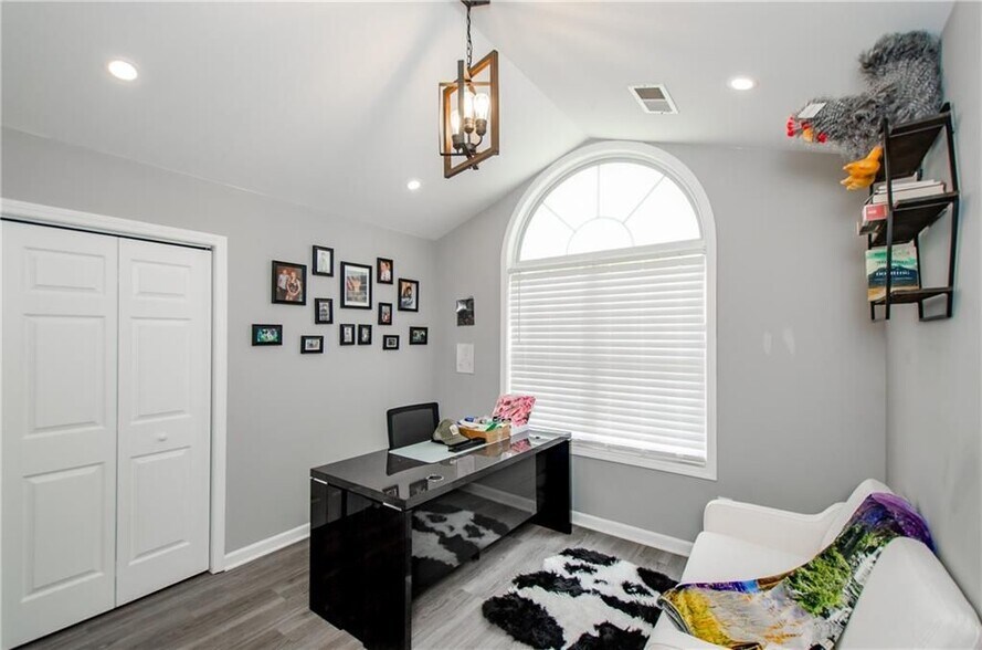 Building Photo - 238 Knob Hill Dr