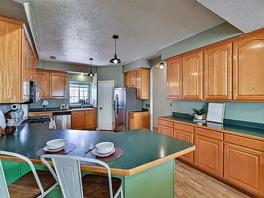 Building Photo - "Charming 4-Bed Oasis with Elegant Hardwoo...