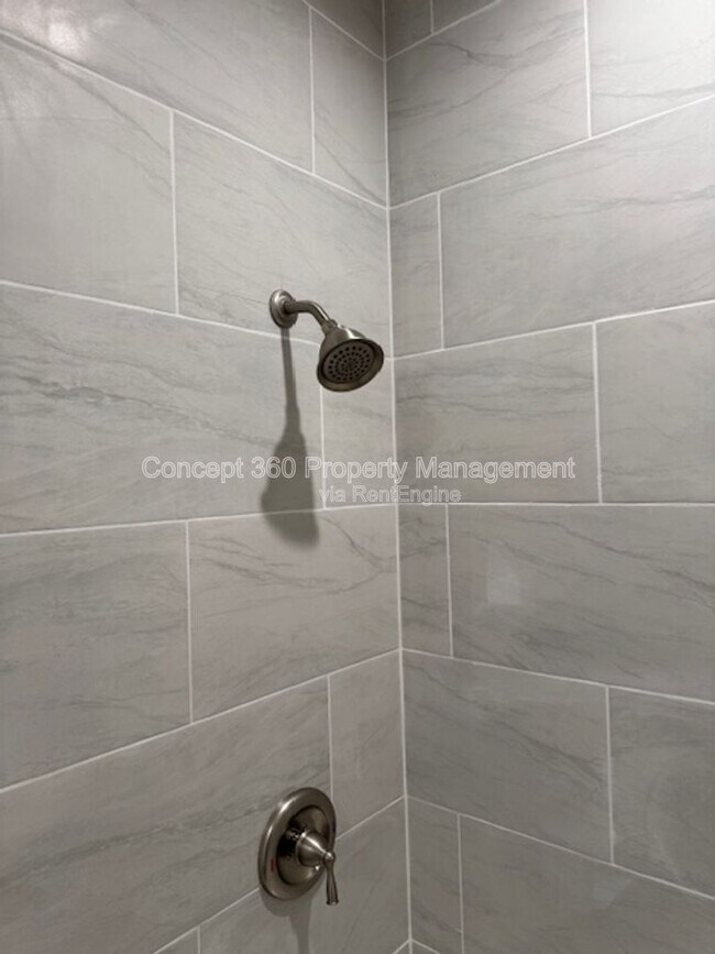 Building Photo - 318 E Heath Ln