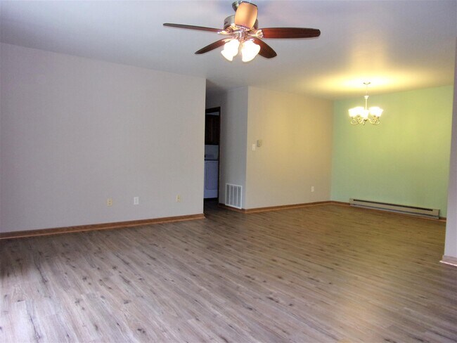 Building Photo - 1435 Pheasant Run Dr