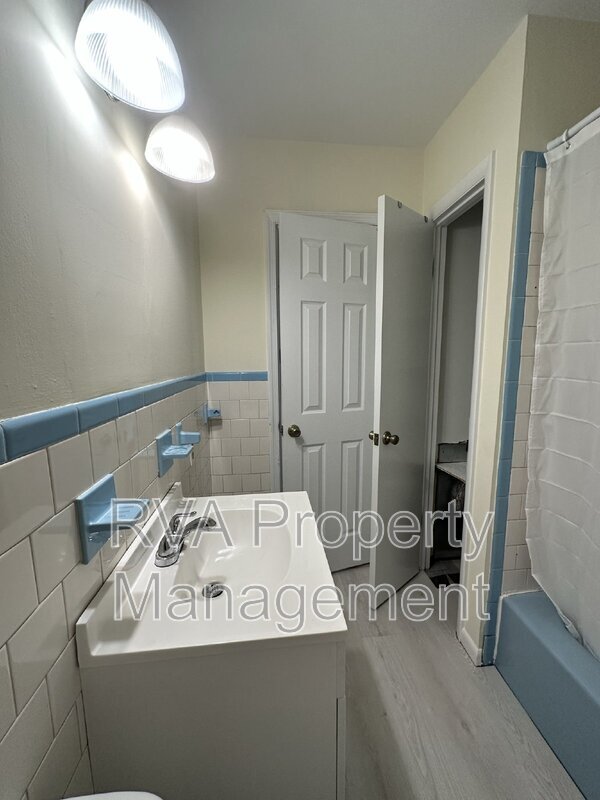 Building Photo - 12070 Karen Dr