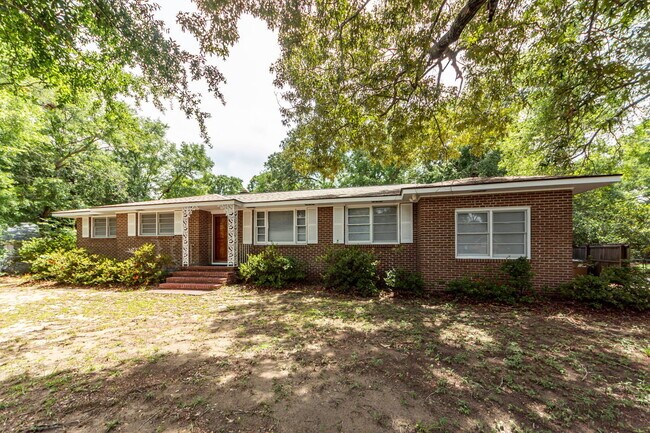 Building Photo - 453 Wade Hampton Dr