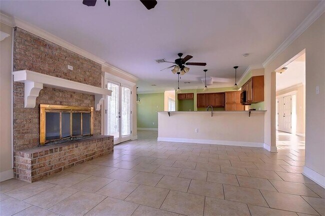 Building Photo - 117 Devereux Drive