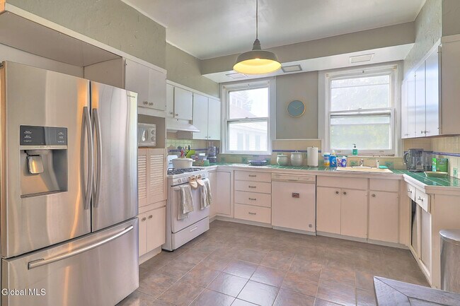 Building Photo - 28 Manning Blvd