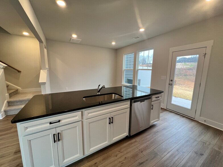 Kitchen Island - 1397 Maplesmith Way