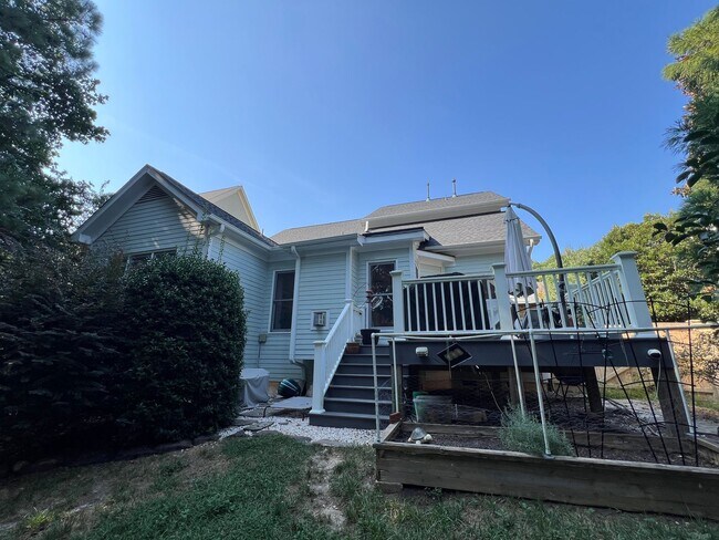 Building Photo - Gorgeous Custom Built 4BD, 3BA Holly Springs Home with Home Gym Setup and Fenced In Yard