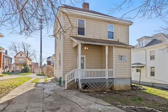 Building Photo - CHEVIOT:  Adorable 2+ bed 1.5 bath 2 story w 2 car garage