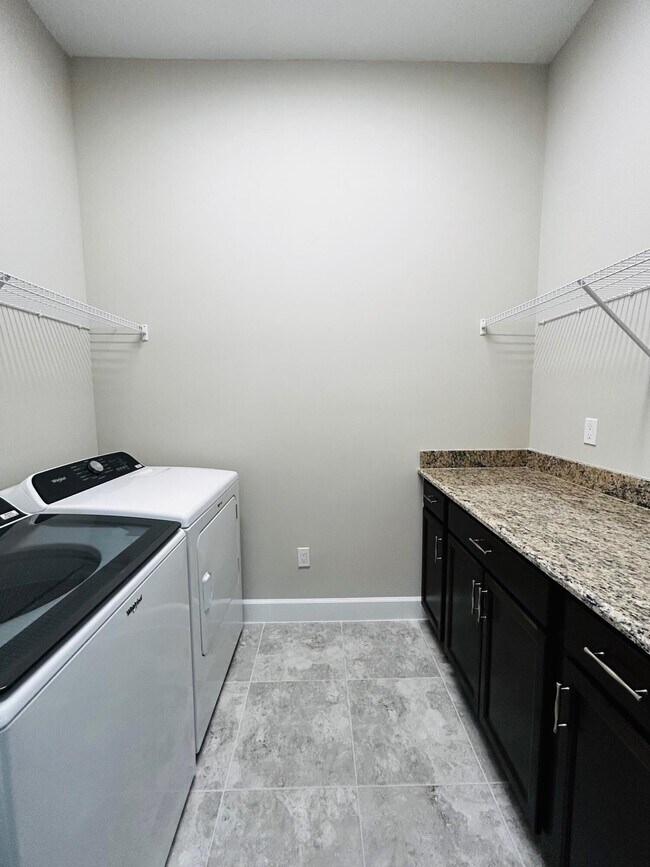 Building Photo - 5468 Pecan Dr