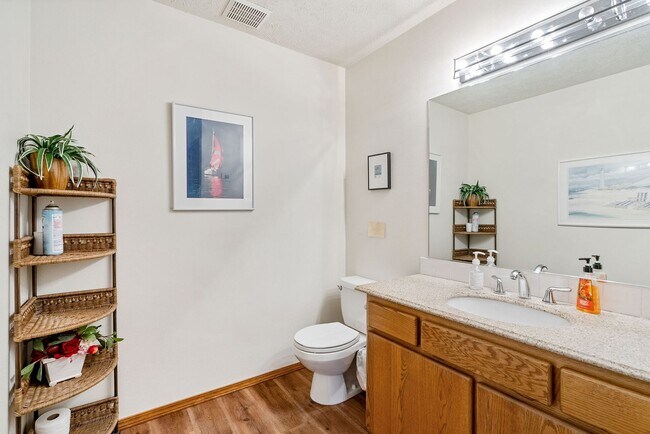 Building Photo - Stunning Home and Three Bay Shop Along Spo...