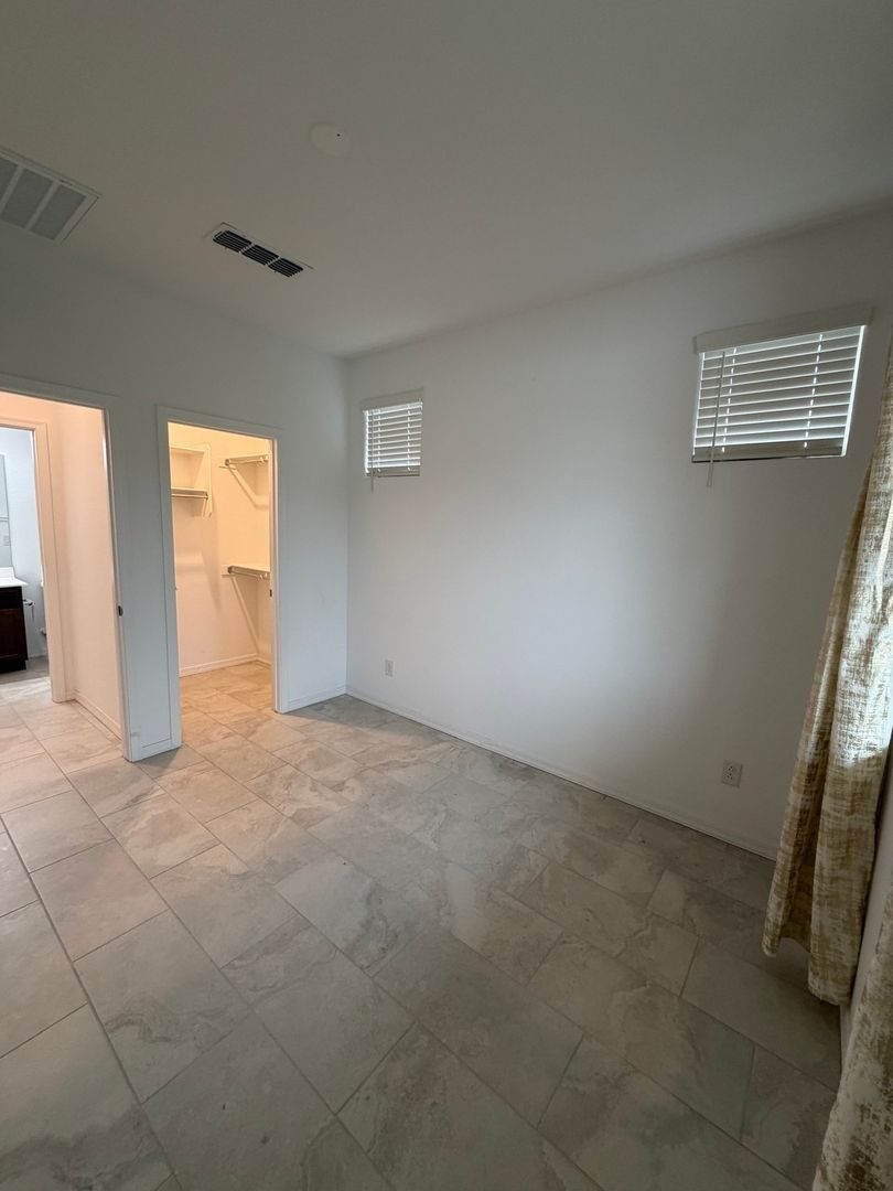 Building Photo - 10924 E Texas Ave