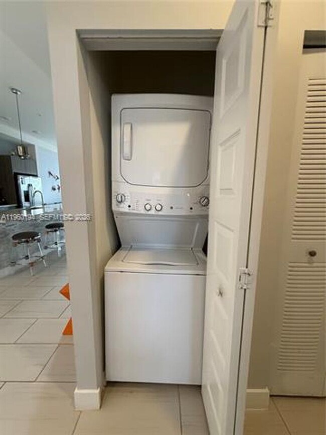 Building Photo - 7815 NW 104th Ave