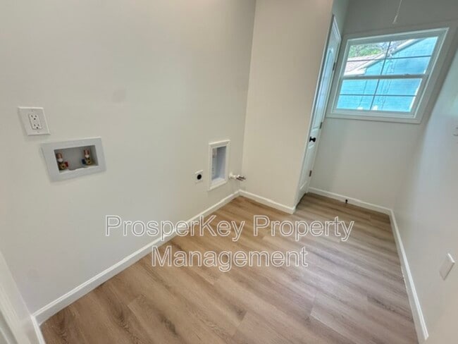 Building Photo - 3825 Mulberry Dr