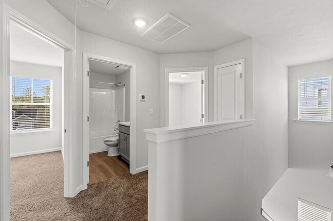 Building Photo - 1212 Vail Dr