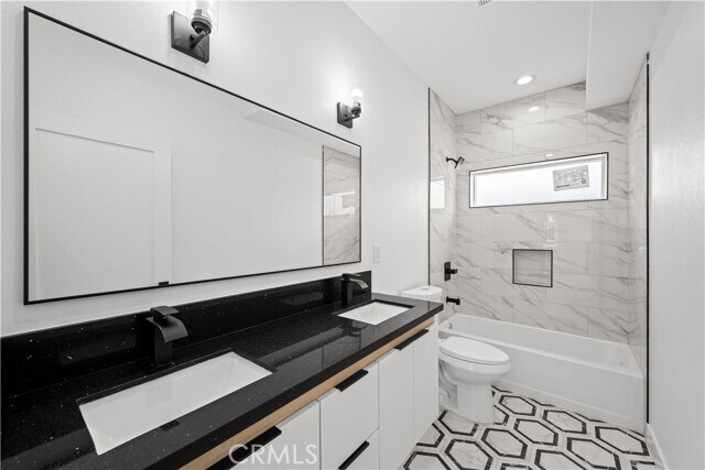 Building Photo - 644 N Boyle Ave