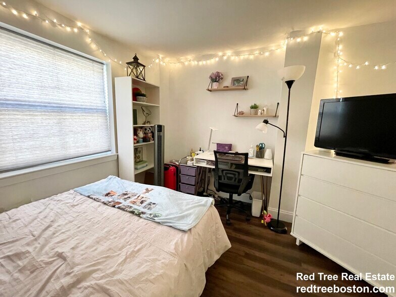 Building Photo - 1 Pine St