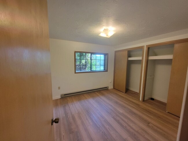 Building Photo - 3 bed, 1 bath home by Sacheen Lake