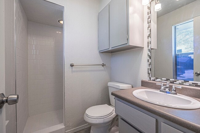 Building Photo - Corner-Lot 3Bedroom Charmer in Yukon with Fireplace & Enclosed Patio!