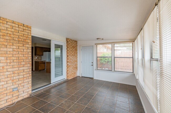 Building Photo - Beautiful Home Near Foothills Park With Gr...